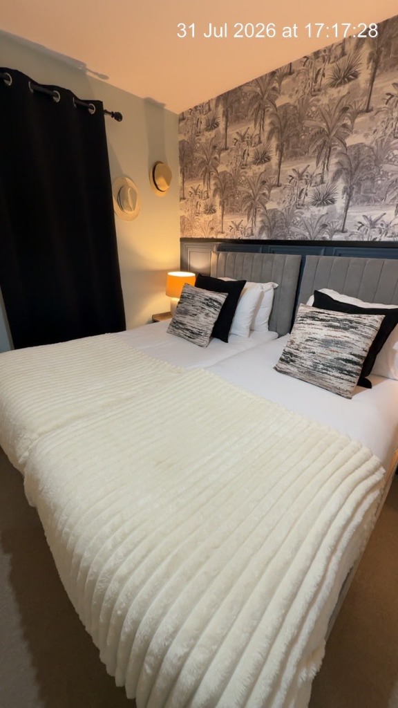 Executive Suite & Twin Staging