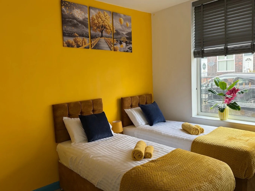 Vibrant Guest Bed Styling